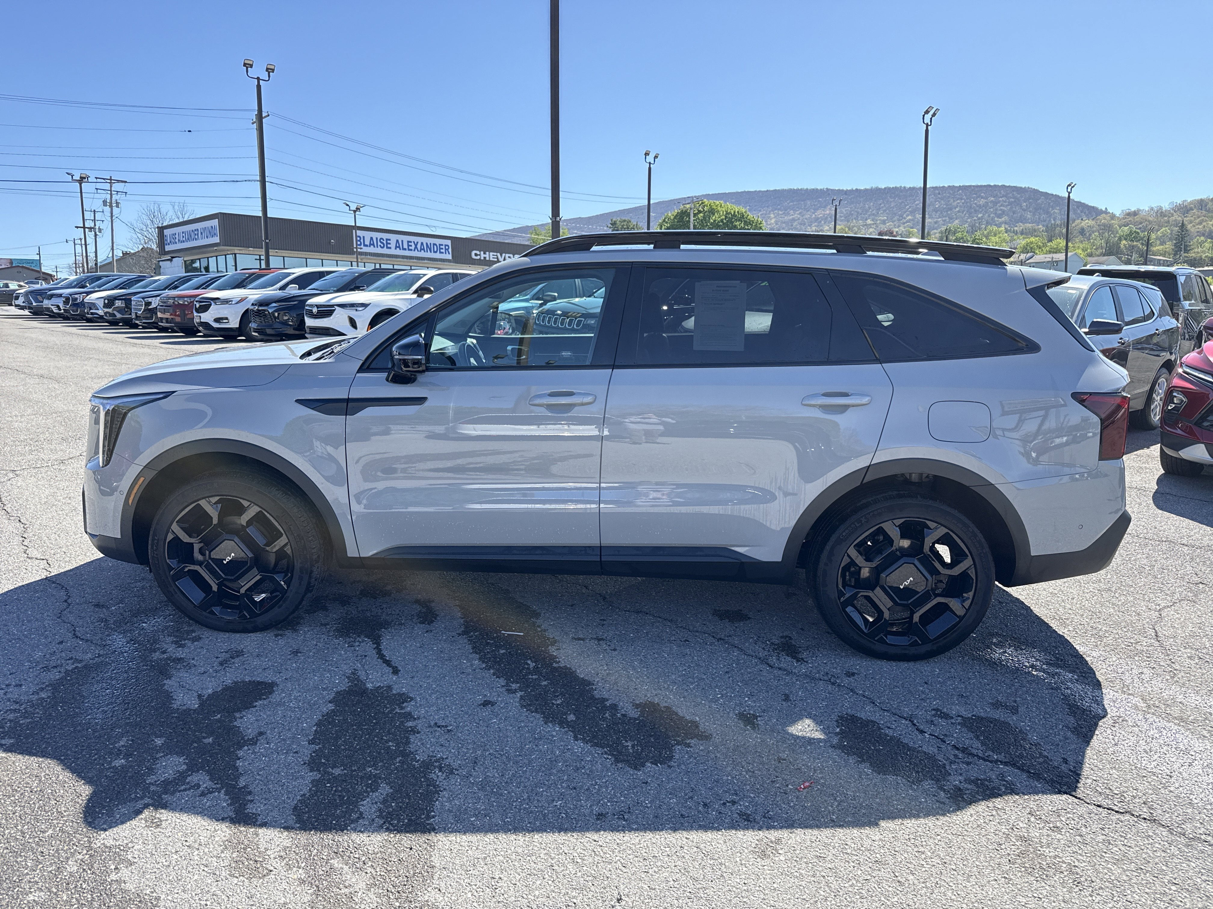 Used 2024 Kia Sorento SX AWD/4WD image 13
