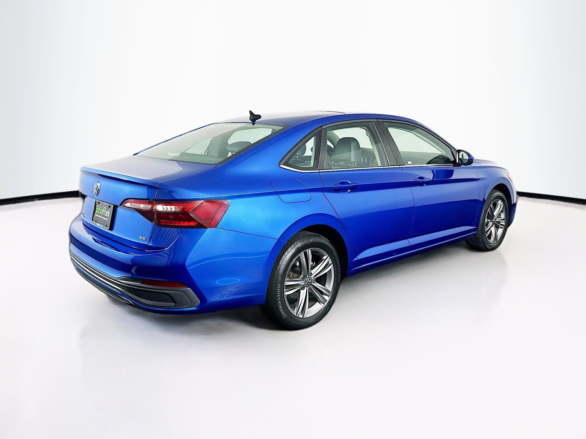 Used 2022 Volkswagen Jetta SE FWD image 9