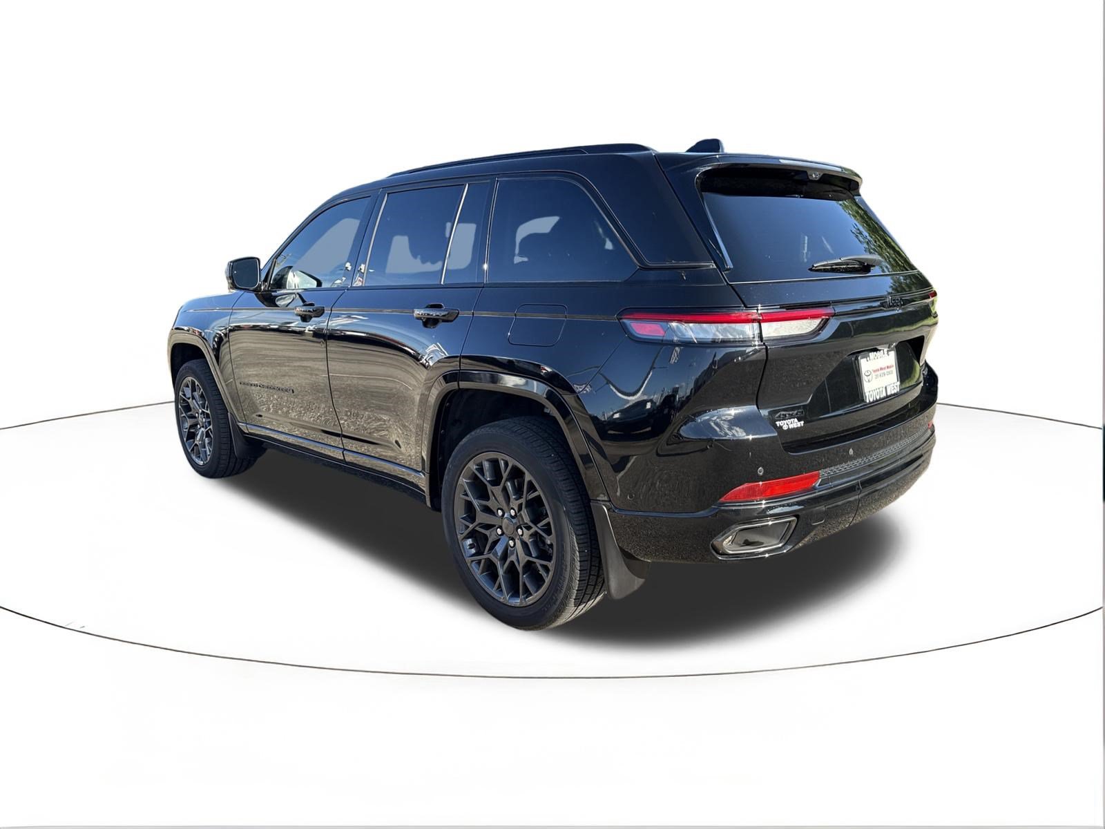 Used 2025 Jeep Grand Cherokee Summit AWD/4WD image 5