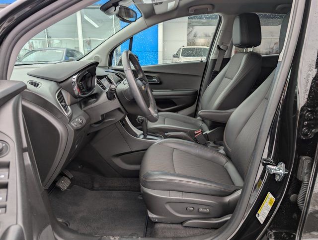 Used 2022 Chevrolet Trax LT w/ LT Convenience Package image 10