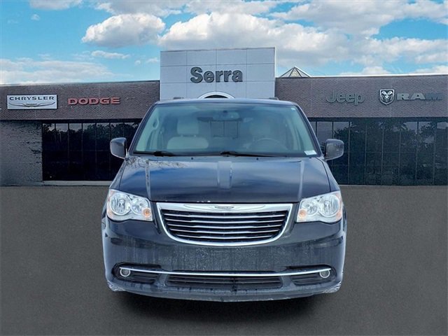 Used 2016 Chrysler Town & Country Touring w/ Driver Convenience Group image 2