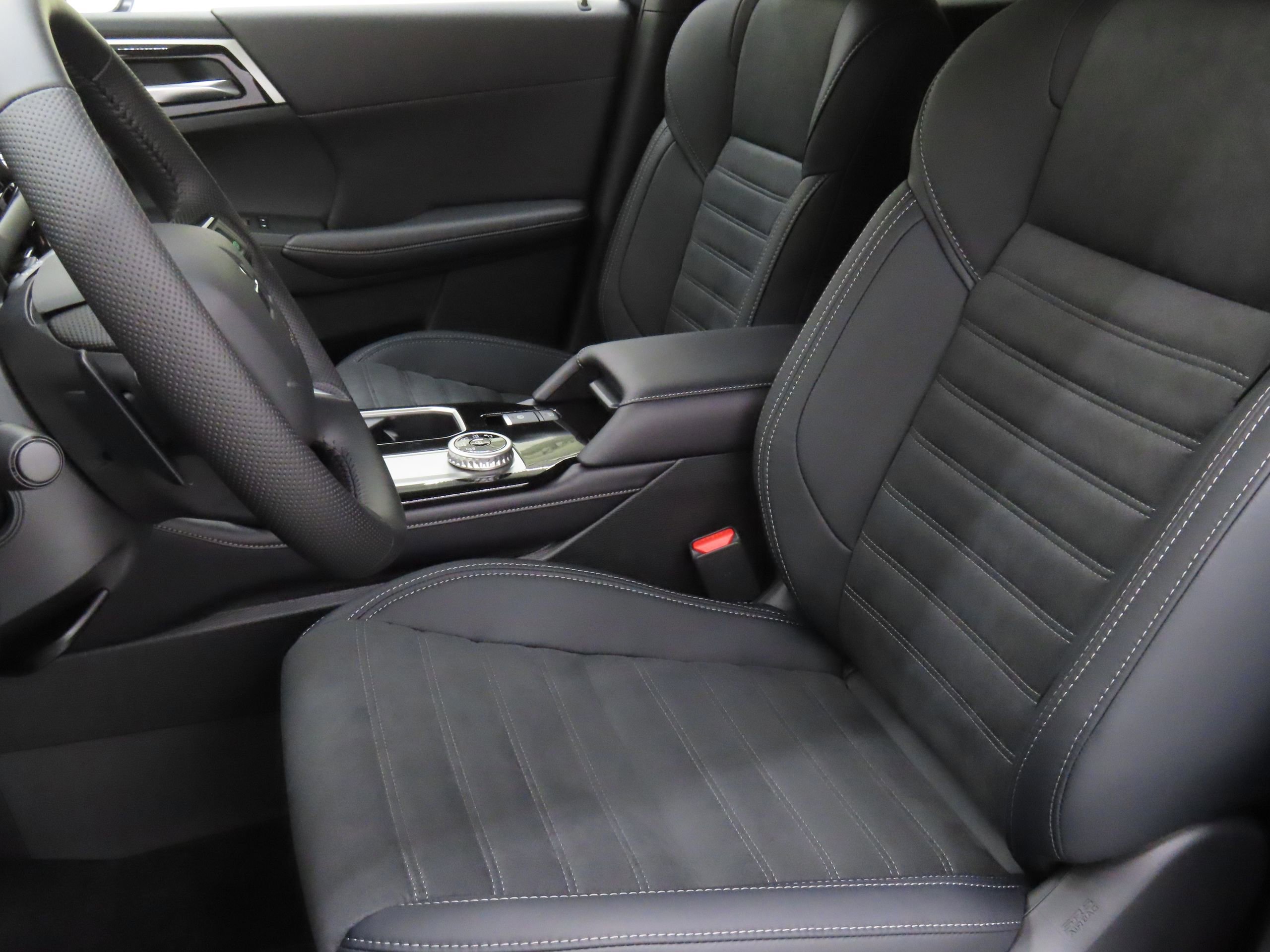 New 2025 Mitsubishi Outlander SE image 10