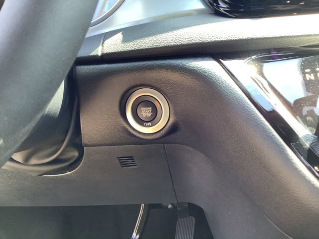 Used 2025 Chrysler Voyager LX FWD image 16