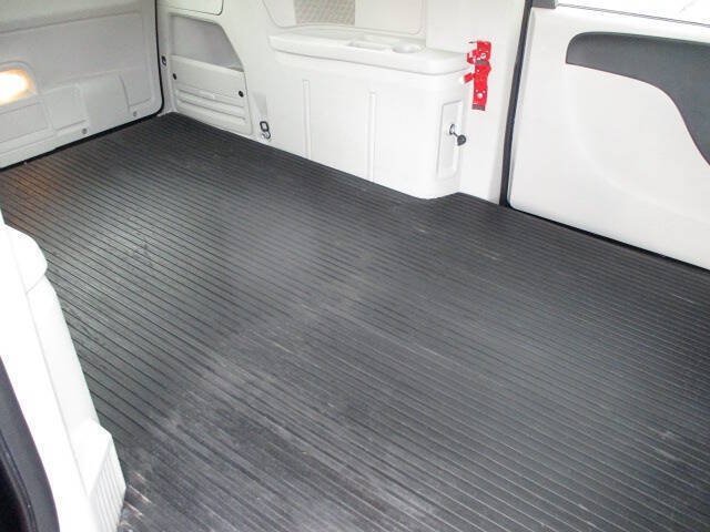 Used 2014 RAM C/V Tradesman FWD image 16
