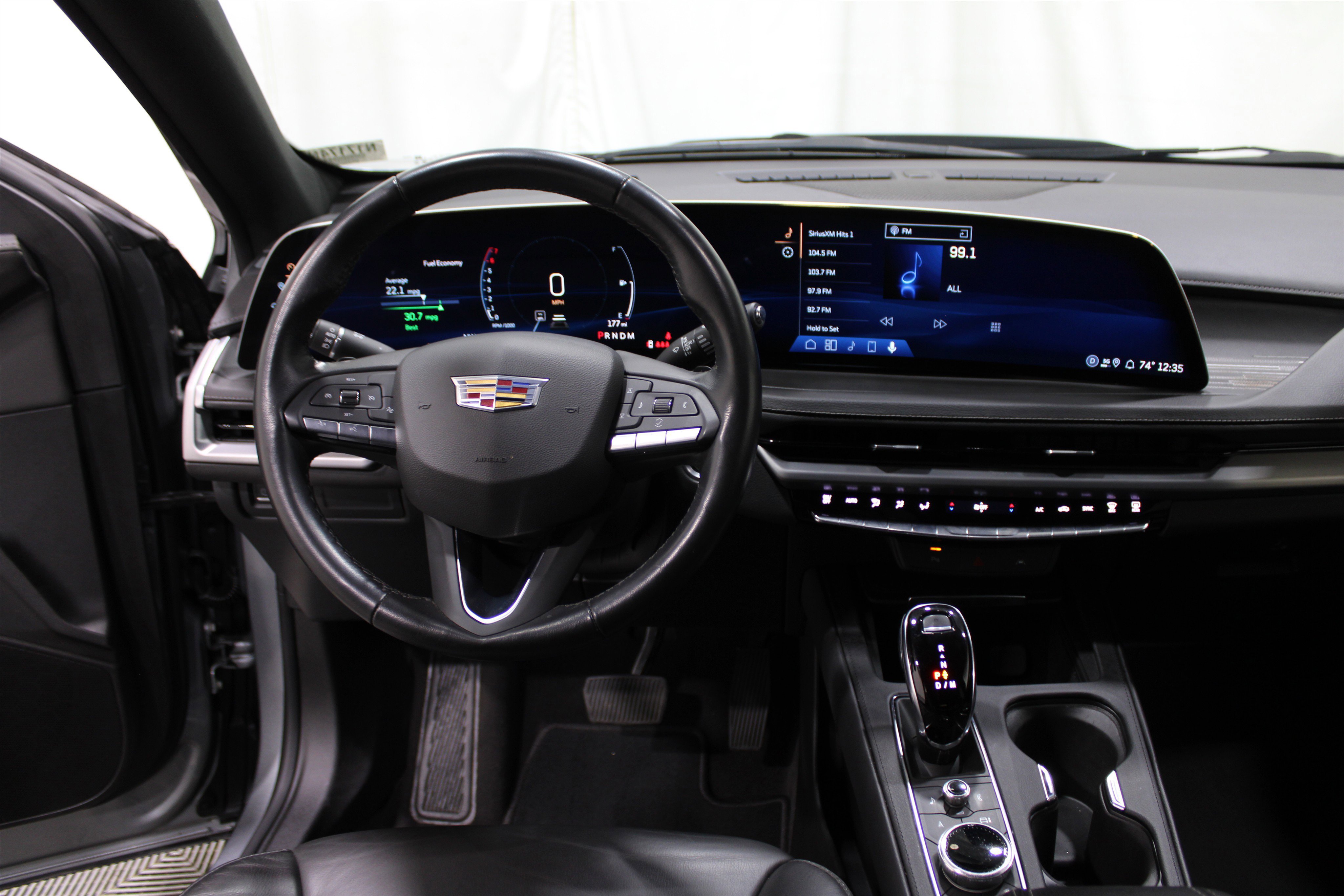 Used 2025 Cadillac XT4 Premium Luxury image 2