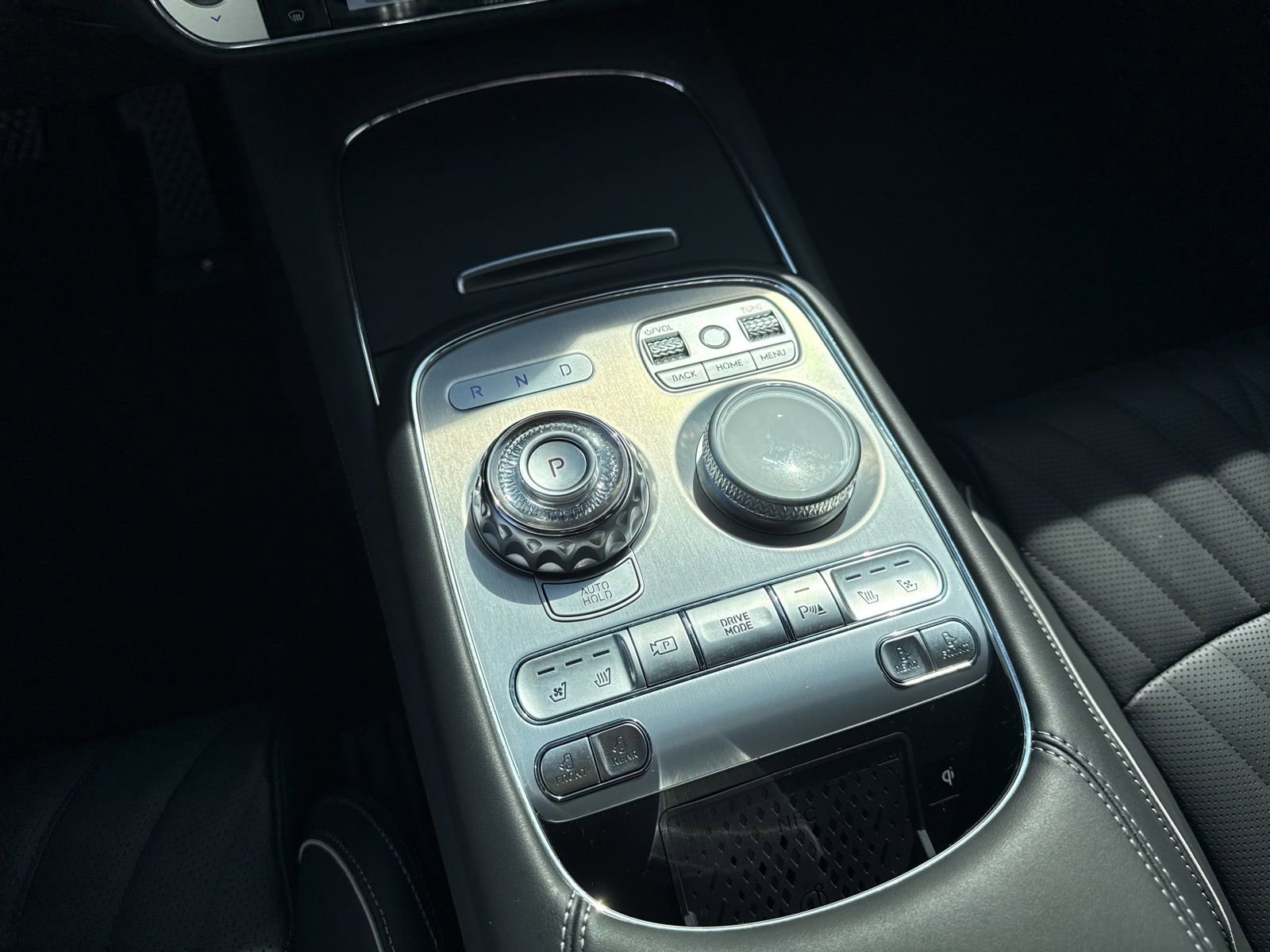 Used 2025 Genesis G90 3.5T image 26