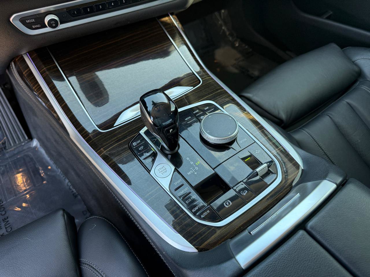 Used 2020 BMW X7 xDrive40i w/ Premium Package AWD/4WD image 23