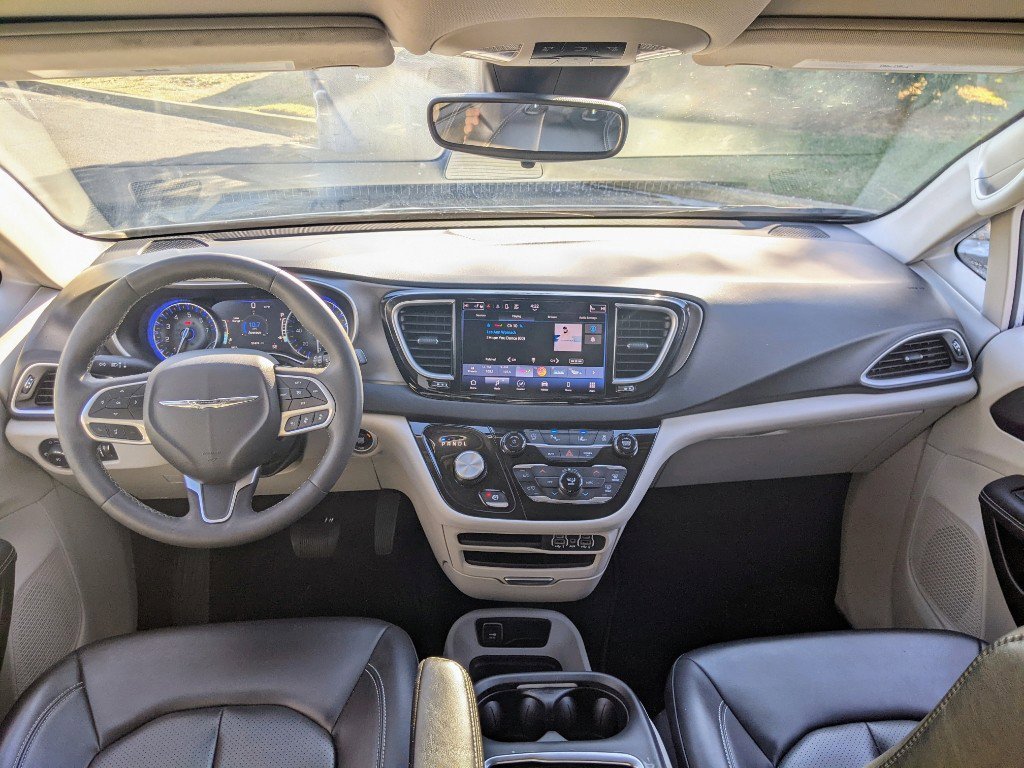 Used 2023 Chrysler Pacifica Touring-L image 23