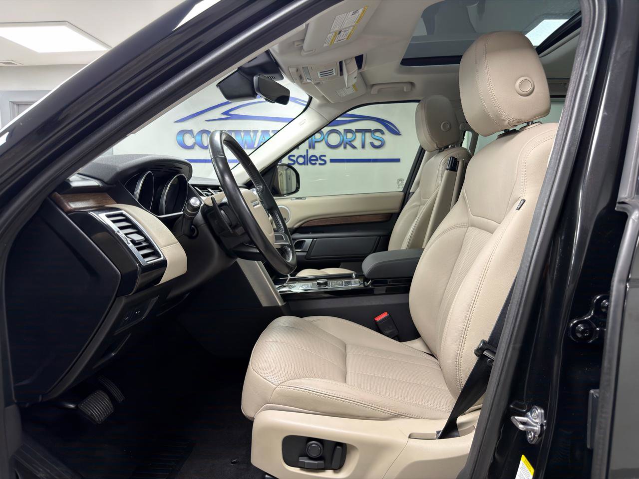 Used 2017 Land Rover Discovery HSE image 9