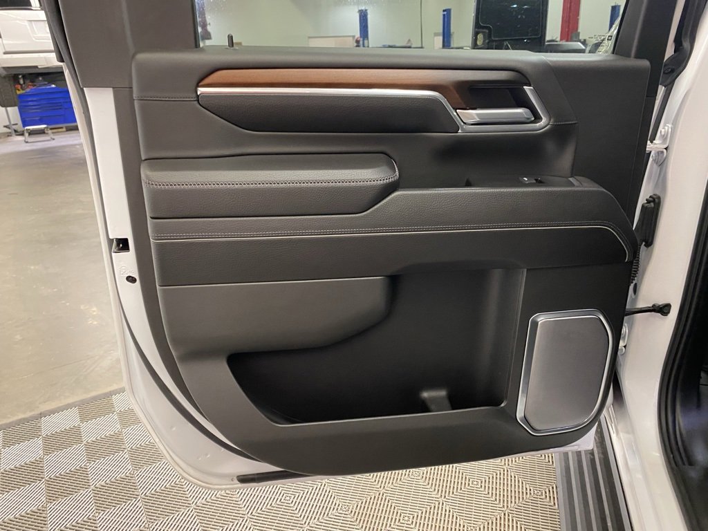 Used 2024 GMC Sierra 3500 Denali w/ Denali Reserve Package image 33