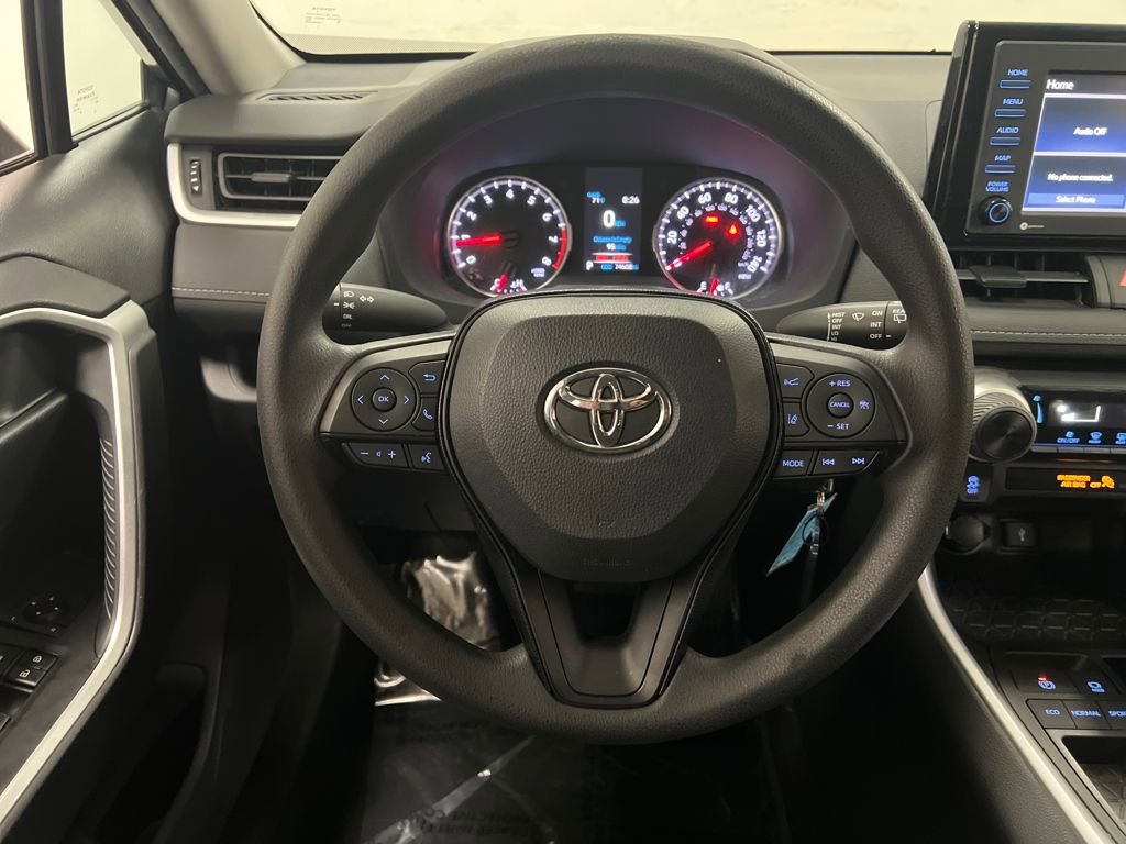 Used 2021 Toyota RAV4 LE image 16