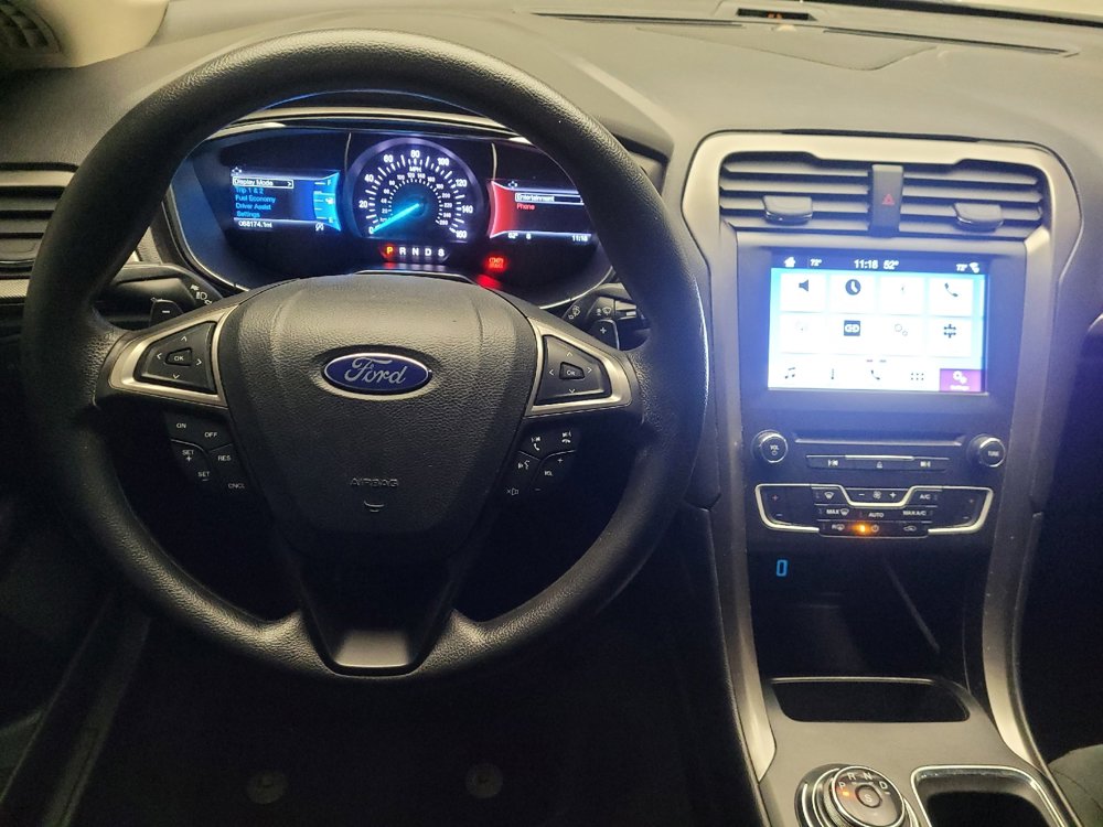 Used 2017 Ford Fusion SE w/ Fusion SE Technology Package image 22