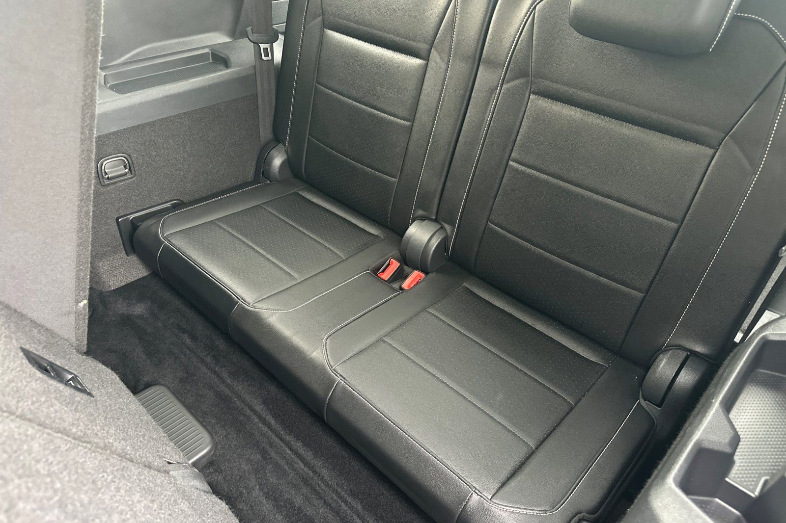 Used 2021 Volkswagen Tiguan SE w/ Panoramic Sunroof Package image 15