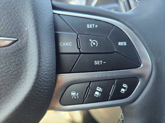 Used 2024 Chrysler Pacifica Touring-L FWD image 32