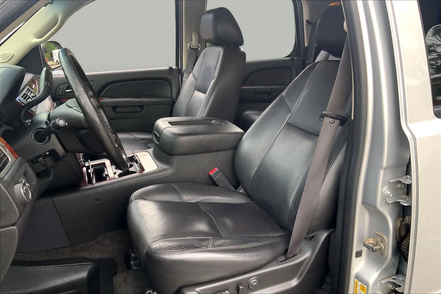 Used 2012 Chevrolet Tahoe LTZ RWD image 7