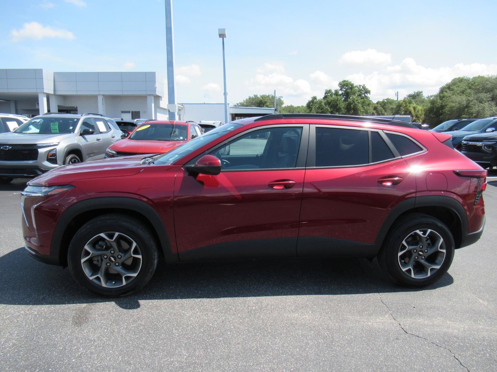 Certified 2024 Chevrolet Trax LT FWD image 2