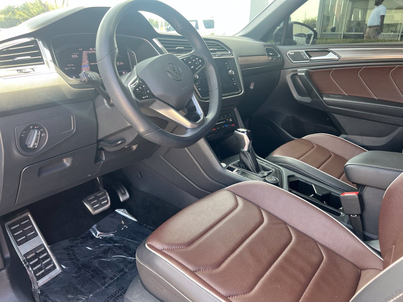 Used 2024 Volkswagen Tiguan SEL R-Line AWD/4WD image 12