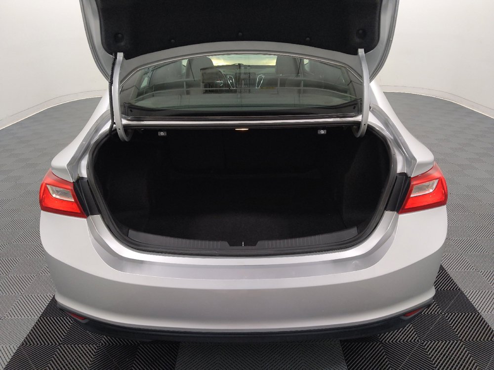 Used 2018 Chevrolet Malibu LT FWD image 29