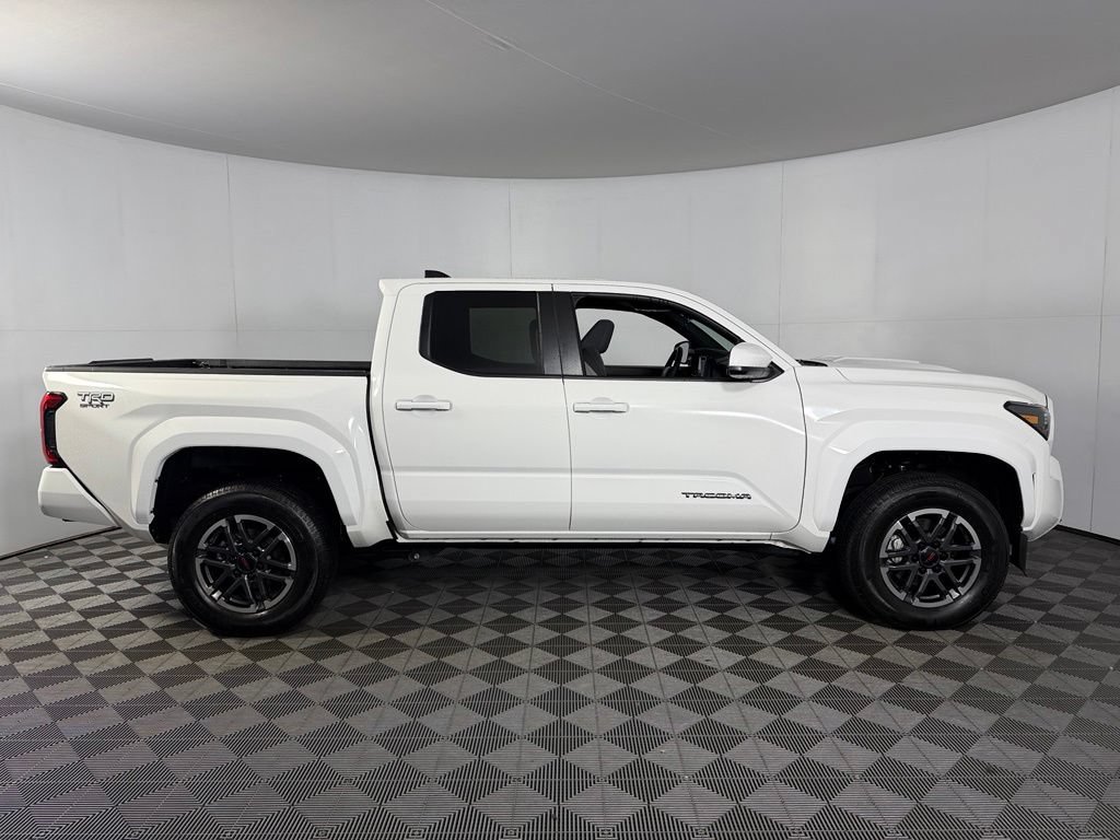 Used 2026 Toyota Tacoma TRD Sport AWD/4WD image 4
