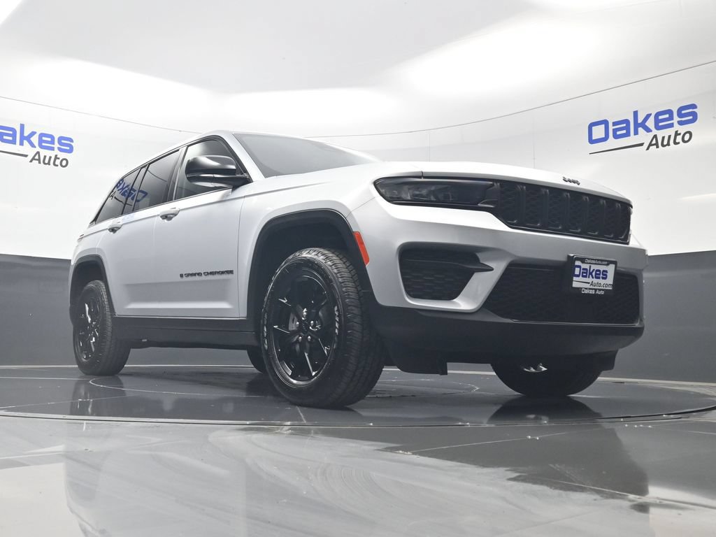 Used 2024 Jeep Grand Cherokee Altitude RWD image 36