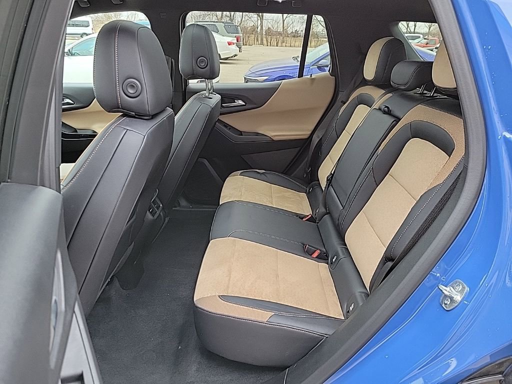 Used 2025 Chevrolet Equinox ACTIV w/ Convenience Package III image 11