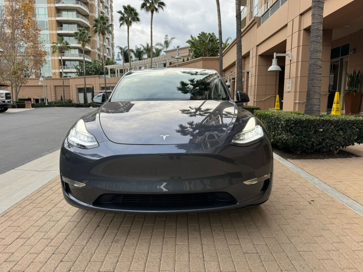 Used 2023 Tesla Model Y Long Range AWD/4WD image 2
