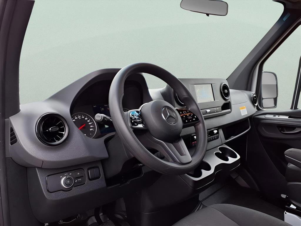 Used 2024 Mercedes-Benz Sprinter 2500 image 12