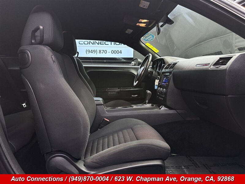 Used 2013 Dodge Challenger SXT RWD image 7