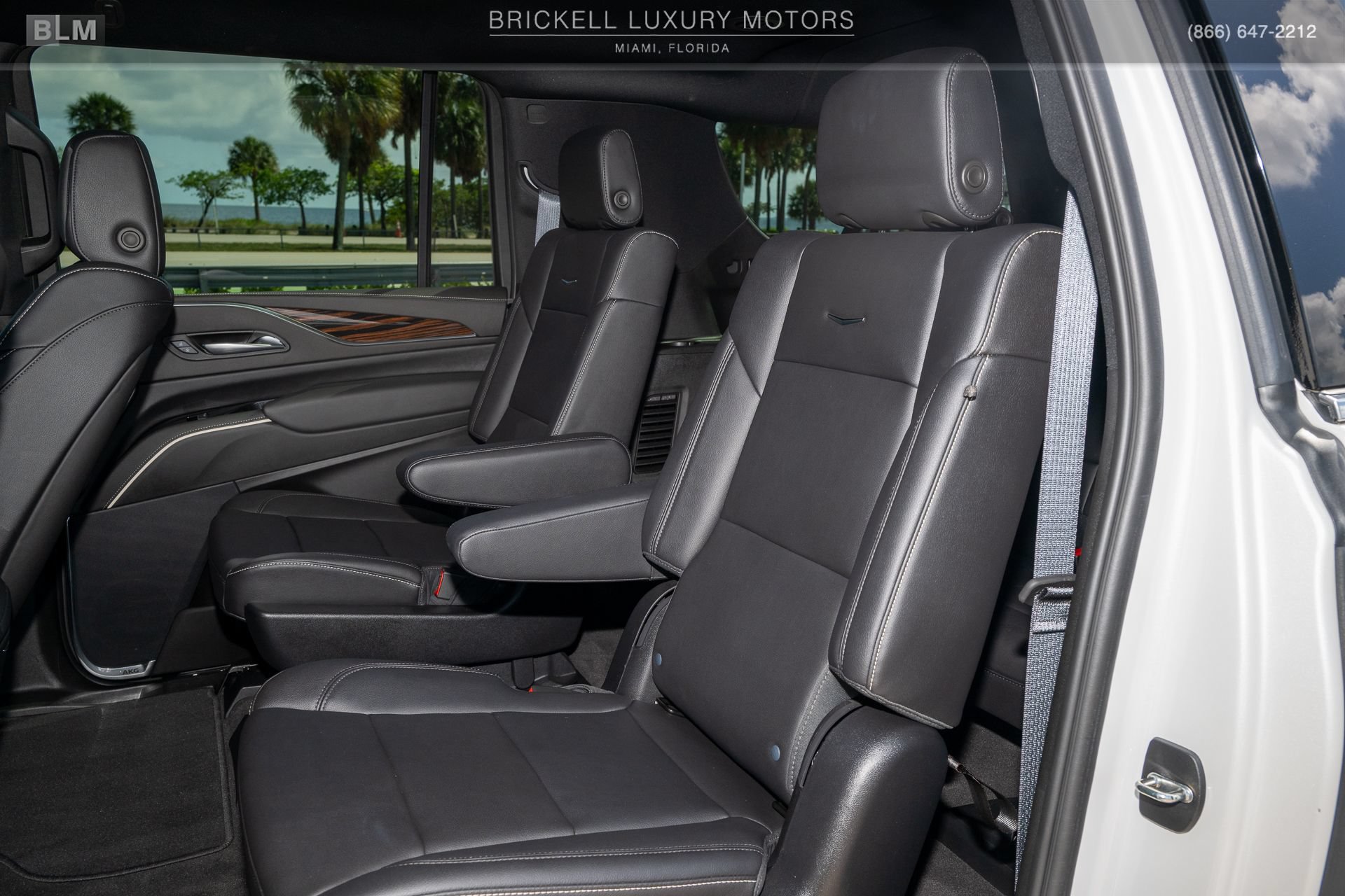 Used 2024 Cadillac Escalade ESV Luxury AWD/4WD image 7