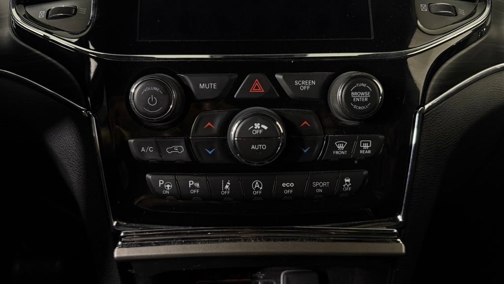 Used 2021 Jeep Grand Cherokee Limited AWD/4WD image 25