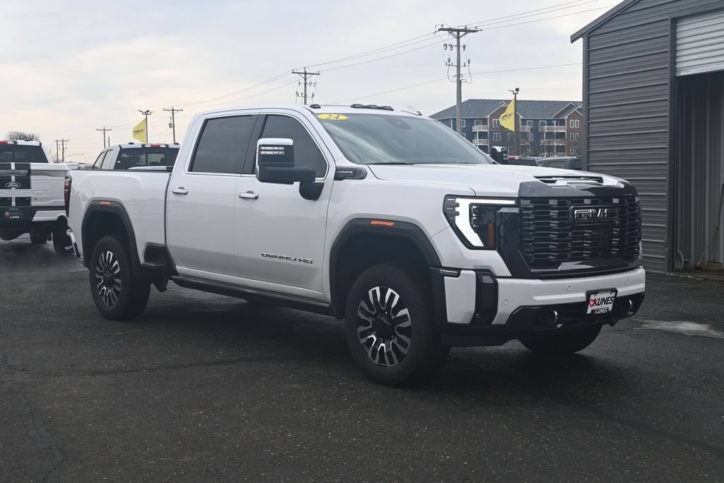Used 2024 GMC Sierra 3500 Denali Ultimate AWD/4WD image 3