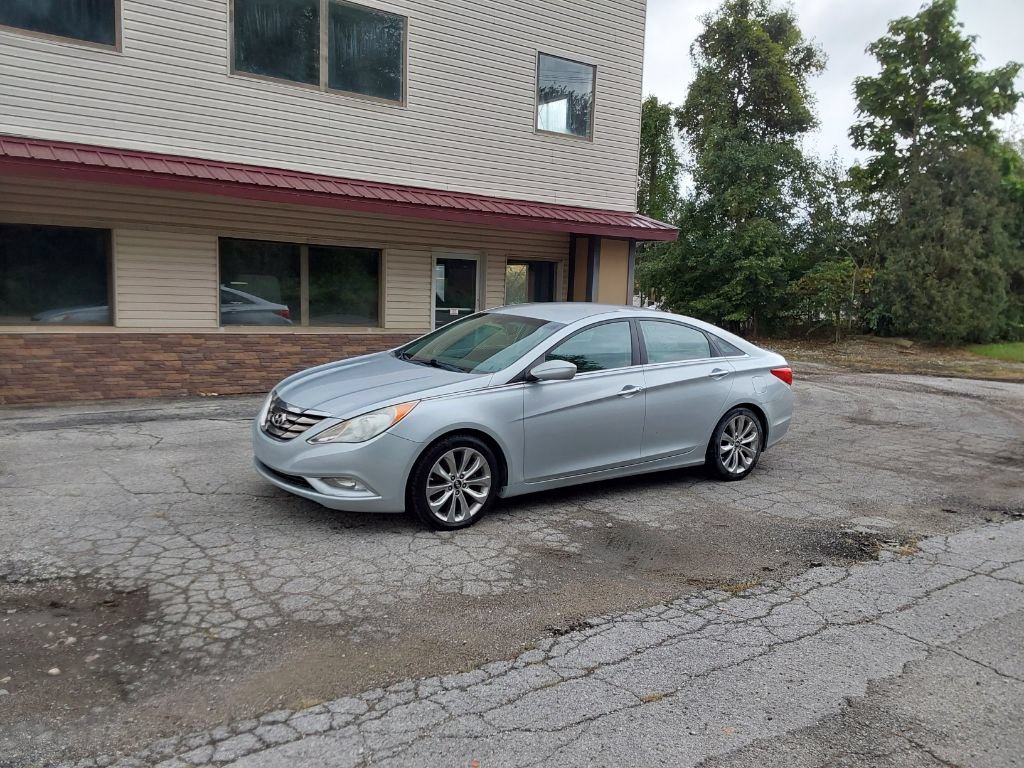 Used 2012 Hyundai Sonata SE FWD image 2