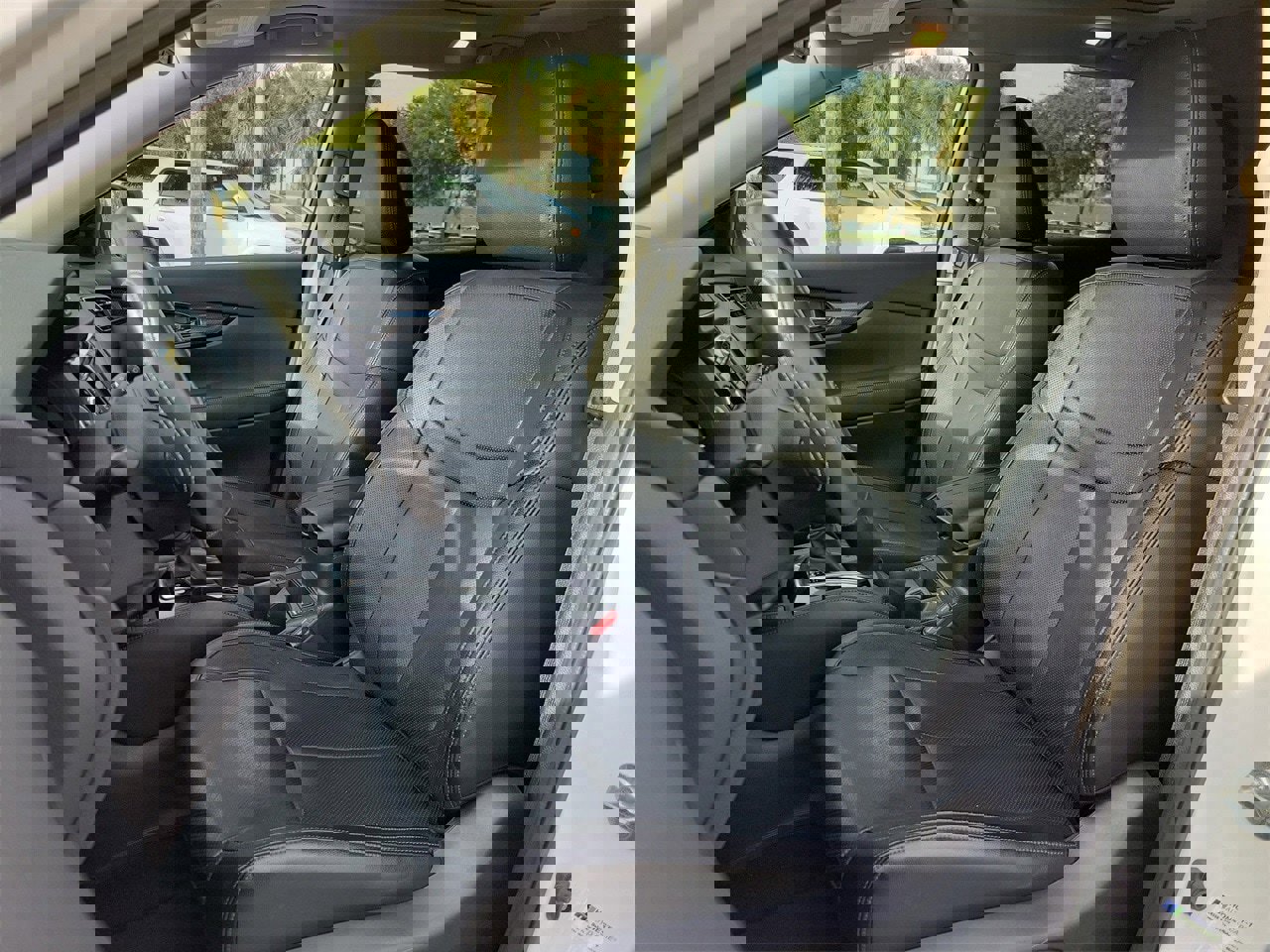 Used 2020 Nissan Rogue SL w/ Premium Package image 17