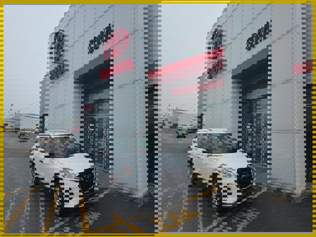 Used 2022 Nissan Kicks S image 1