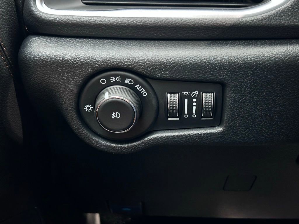 New 2026 Chrysler Pacifica Pinnacle w/ Trailer Tow Group image 20