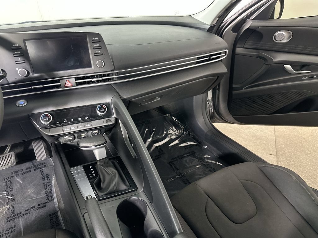 Used 2023 Hyundai Elantra SEL FWD image 19