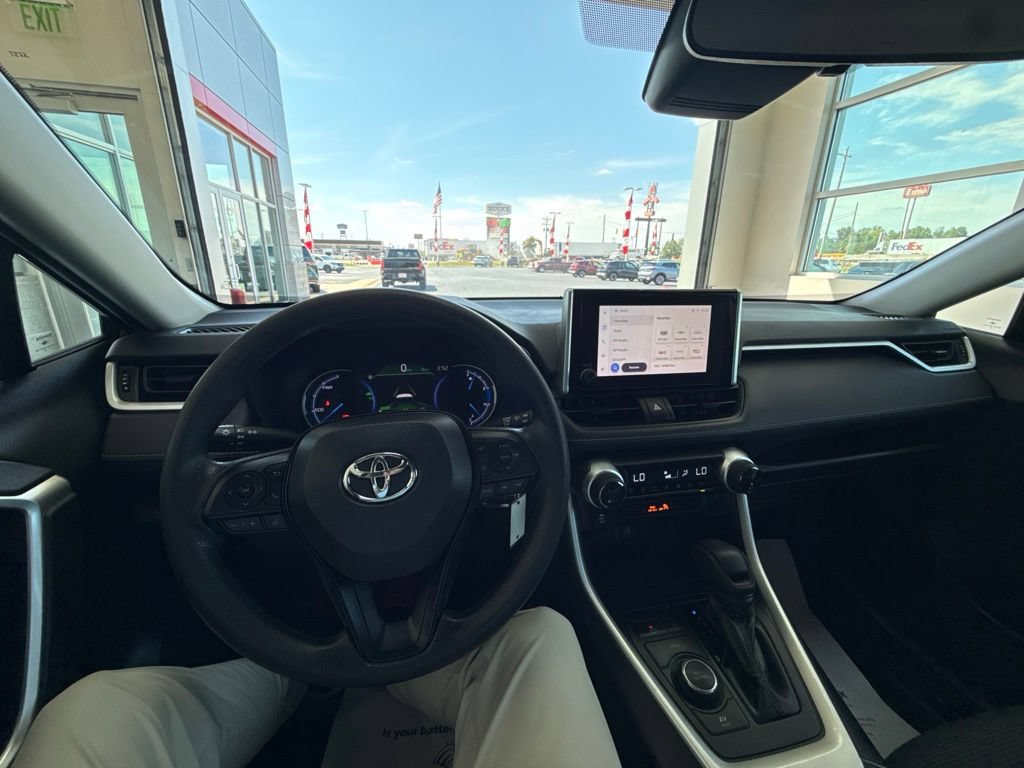 Used 2025 Toyota RAV4 LE AWD/4WD image 26