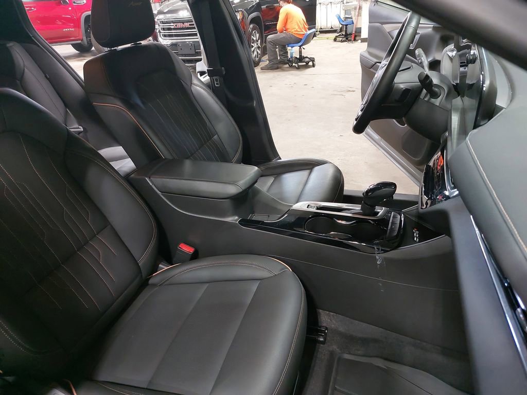 Used 2025 Buick Envista Avenir FWD image 10