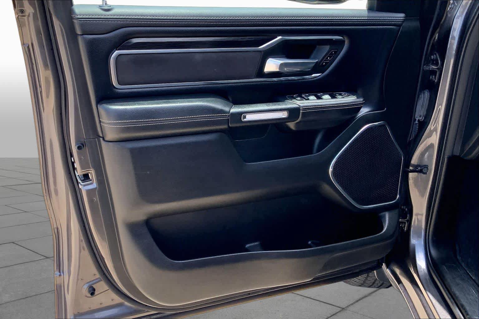 Used 2024 RAM 1500 Laramie AWD/4WD image 22