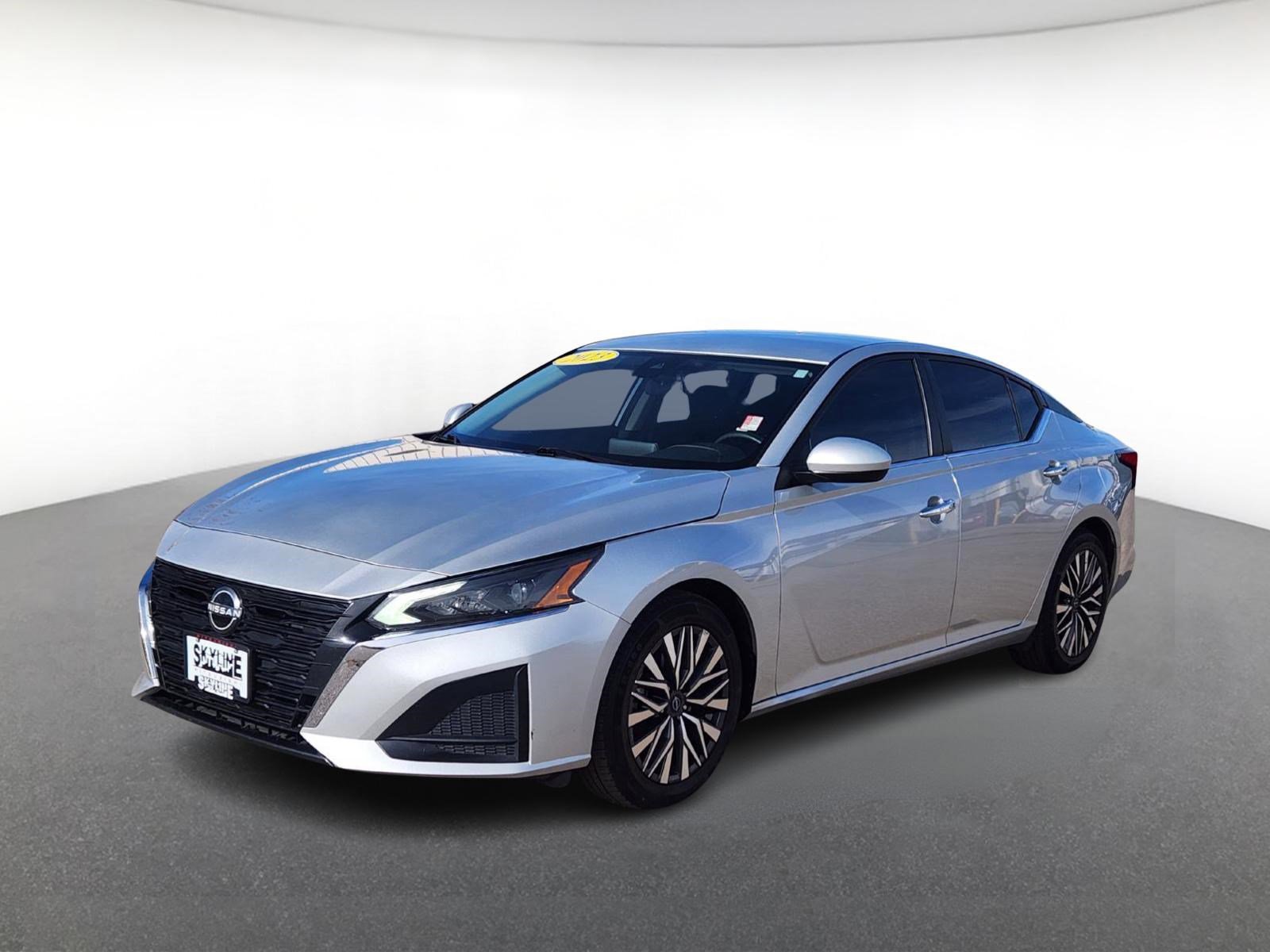 Used 2023 Nissan Altima 2.5 SV FWD image 2