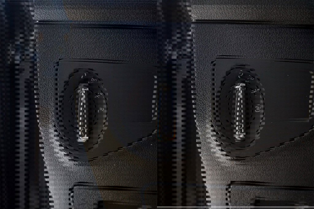 Used 2022 Volkswagen Tiguan SE image 19