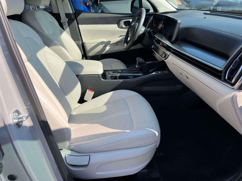 Used 2025 Kia Sorento S w/ Panoramic Sunroof Package FWD image 12