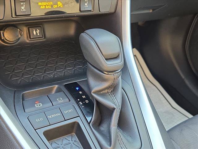 Used 2019 Toyota RAV4 XLE w/ Convenience Package FWD image 12