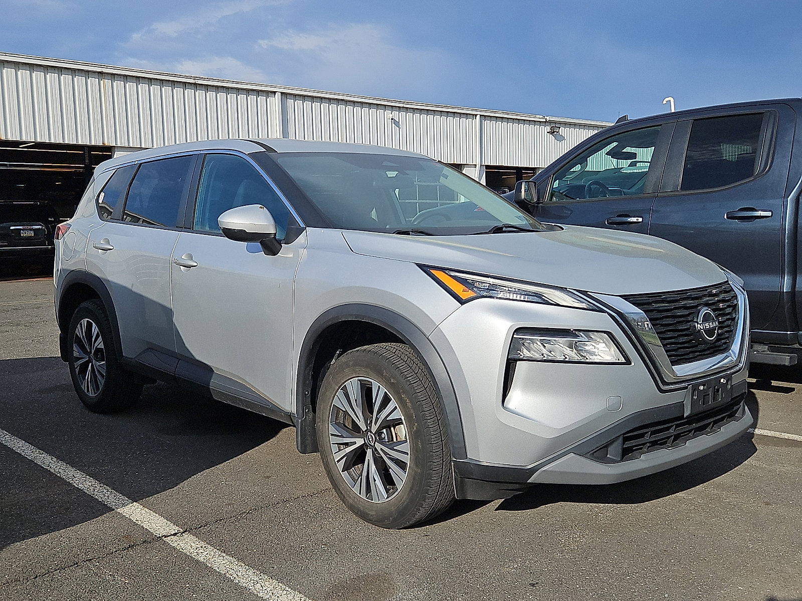 Used 2022 Nissan Rogue SV image 1