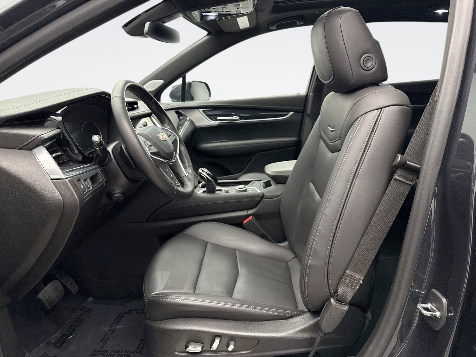 Used 2023 Cadillac XT5 Premium Luxury w/ LPO, Floor Liner Package AWD/4WD image 11