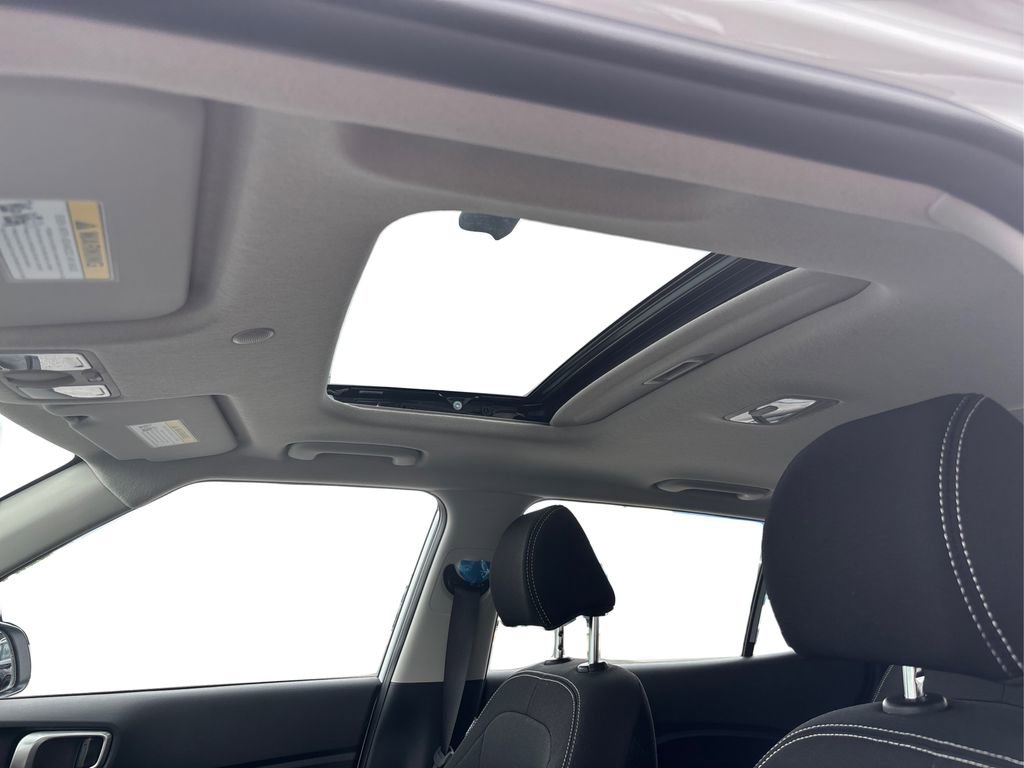 Certified 2025 Hyundai Venue SEL FWD image 17