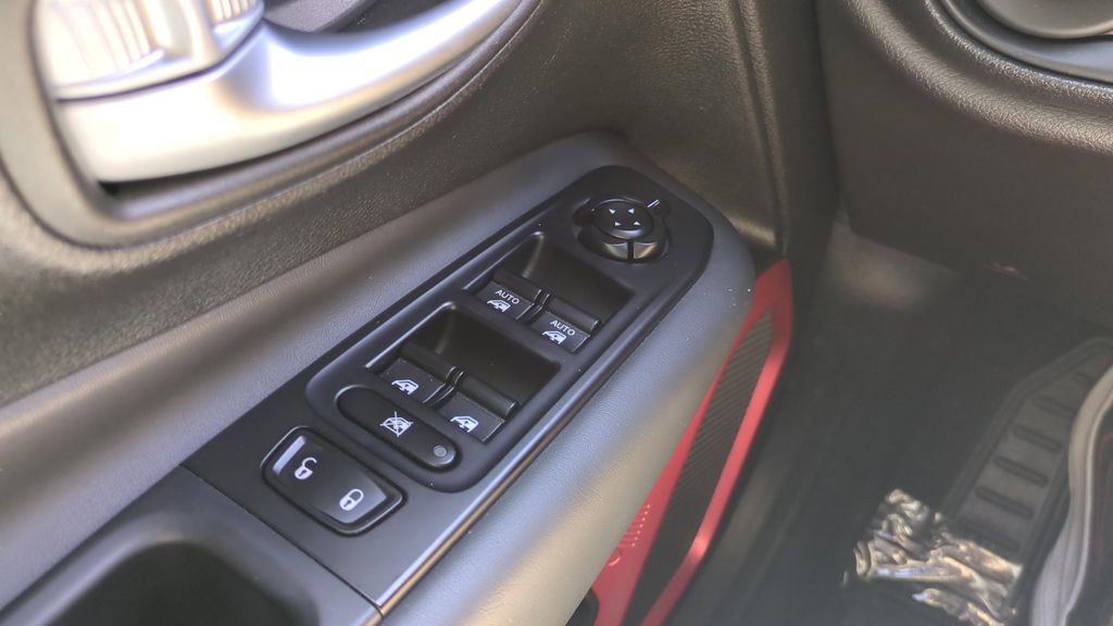 Used 2022 Jeep Renegade Trailhawk AWD/4WD image 23