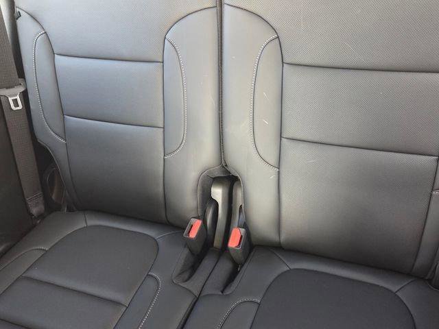 Certified 2022 GMC Acadia SLT w/ Technology Package image 11