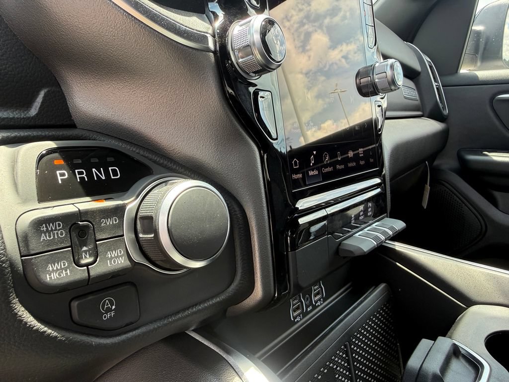 New 2026 RAM 1500 Big Horn AWD/4WD image 25