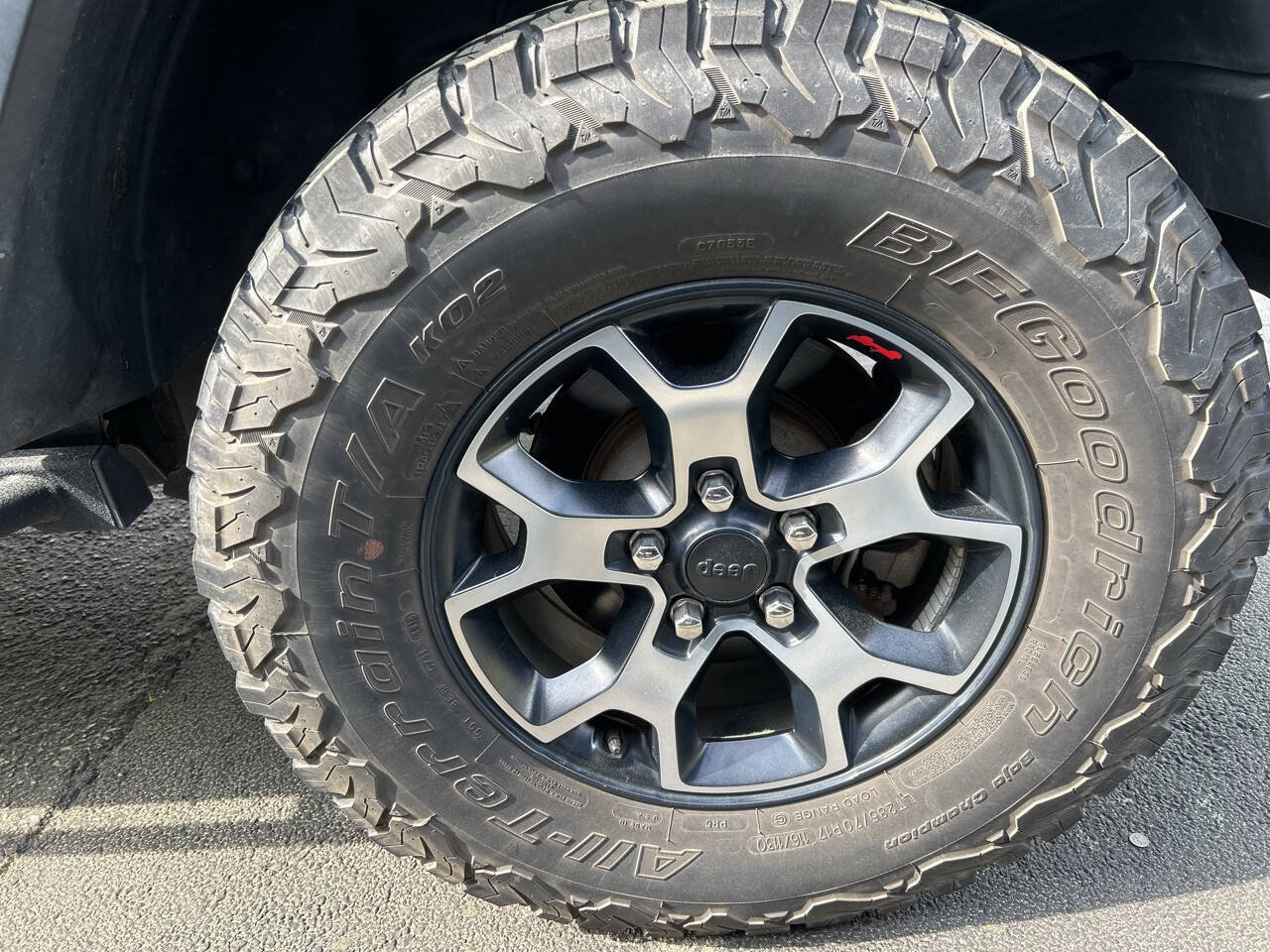 Used 2019 Jeep Wrangler Rubicon w/ Steel Bumper Group AWD/4WD image 8
